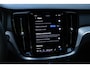 Volvo V60 T6 Plug-in hybrid AWD Plus Dark | Trekhaak | Rondom zichtcamera | Verwarmbare voorruit | Verwarmbare voorstoelen, achterbank en stuurwiel | Premium audio by Harman Kardon | Keyless |