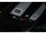 Volvo V60 T6 Plug-in hybrid AWD Plus Dark | Trekhaak | Rondom zichtcamera | Verwarmbare voorruit | Verwarmbare voorstoelen, achterbank en stuurwiel | Premium audio by Harman Kardon | Keyless |