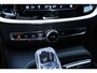 Volvo V60 T6 Plug-in hybrid AWD Plus Dark | Trekhaak | Rondom zichtcamera | Verwarmbare voorruit | Verwarmbare voorstoelen, achterbank en stuurwiel | Premium audio by Harman Kardon | Keyless |