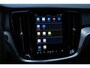 Volvo V60 T6 Plug-in hybrid AWD Plus Dark | Trekhaak | Rondom zichtcamera | Verwarmbare voorruit | Verwarmbare voorstoelen, achterbank en stuurwiel | Premium audio by Harman Kardon | Keyless |