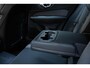 Volvo V60 T6 Plug-in hybrid AWD Plus Dark | Trekhaak | Rondom zichtcamera | Verwarmbare voorruit | Verwarmbare voorstoelen, achterbank en stuurwiel | Premium audio by Harman Kardon | Keyless |