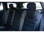 Volvo V60 T6 Plug-in hybrid AWD Plus Dark | Trekhaak | Rondom zichtcamera | Verwarmbare voorruit | Verwarmbare voorstoelen, achterbank en stuurwiel | Premium audio by Harman Kardon | Keyless |