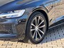 Volvo V60 T6 Plug-in hybrid AWD Ultra Dark | Trekhaak | Panoramadak | Stoel en Stuurwiel verwarming | Adaptieve Cruise Control | Harman Kardon | BLIS | LED | Head up Display |