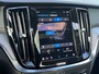 Volvo V60 T6 Plug-in hybrid AWD Ultra Dark | Trekhaak | Panoramadak | Stoel en Stuurwiel verwarming | Adaptieve Cruise Control | Harman Kardon | BLIS | LED | Head up Display |