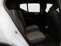Volvo XC40 2.0 B4 Plus Dark Automaat / Trekhaak / Harman Kardon / All-Season Banden / Voorraam verwarmd