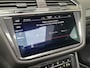 Volkswagen Tiguan Allspace 2.0 TSI 4Motion R-Line 7p. / AUTOMAAT/ PANO/ 2X R-LINE/ HARMAN KARDON/ KEYLESS/ ELEKTR. TREKHAAK/ MATRIX/ HEAD-UP DISPLAY/ DIGITAL DASH/ ADAPT. CRUISE/ PARK. SENSOREN + CAMERA/ RIJ-MODI/ APP-CONNECT/ CLIMA