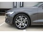 Volvo V60 B3 Essential Edition | Adaptieve Cruise Control | Blind spot | Parkeercamera | Park Assist voor en Achter | Verwarmbare voorstoelen | Verwambare Achterbank | Stuurverwarming