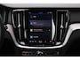 Volvo V60 B3 Essential Edition | Adaptieve Cruise Control | Blind spot | Parkeercamera | Park Assist voor en Achter | Verwarmbare voorstoelen | Verwambare Achterbank | Stuurverwarming