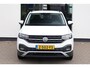 Volkswagen T-Cross 1.0 TSI Life parkeersensoren voor en achter, side assist dodehoek sensor, navigatie, 16" LMV, lederen multifunctioneel stuurwiel, 6 speakers, lane assist, light assist, speed limiter, cruise control, bluetooth carkit