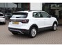 Volkswagen T-Cross 1.0 TSI Life parkeersensoren voor en achter, side assist dodehoek sensor, navigatie, 16" LMV, lederen multifunctioneel stuurwiel, 6 speakers, lane assist, light assist, speed limiter, cruise control, bluetooth carkit