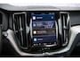 Volvo XC60 2.0 T6 Plug-in hybrid AWD Ultimate Black Edition | Trekhaak | Stoelventilatie en Massage | Adaptieve Cruise Control | Harman Kardon |
