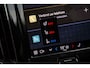 Volvo XC60 2.0 T6 Plug-in hybrid AWD Ultimate Black Edition | Trekhaak | Stoelventilatie en Massage | Adaptieve Cruise Control | Harman Kardon |