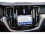 Volvo XC60 2.0 T6 Plug-in hybrid AWD Ultimate Black Edition | Trekhaak | Stoelventilatie en Massage | Adaptieve Cruise Control | Harman Kardon |
