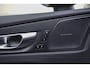 Volvo XC60 2.0 T6 Plug-in hybrid AWD Ultra Dark | 2250 kg Trekgewicht |Trekhaak | Glazen Schuifdak | 360 Camera | Head-Up display | Harman/Kardon |