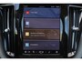 Volvo XC60 T6 Recharge AWD Plus Dark - LONG RANGE - Panorama/schuifdak - IntelliSafe Assist & Surround - 360º Camera - Harman/Kardon audio - Adaptieve LED koplampen - Verwarmde voorstoelen, stuur & achterbank - Parkeersensoren voor & achter - Elektr. bedienb. voorstoelen met geheugen - Head up display - Draadloze tel. lader - Extra getint glas - Elektr. inklapbare trekhaak - 19' LMV