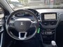 Peugeot 2008 130pk Allure (Navigatie - Automatische Airco - Apple Carplay - Parkeersensoren - Lichtmetalen velgen)