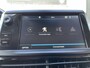 Peugeot 2008 130pk Allure (Navigatie - Automatische Airco - Apple Carplay - Parkeersensoren - Lichtmetalen velgen)