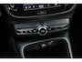 Volvo XC40 2.0 B4 Plus Dark | Trekhaak | 19"| Adaptieve cruise control | Elektrisch verstelbare bestuurderstoel | Blis | Stoel/stuurverwarming |