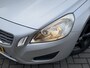 Volvo S60 BWJ 2011 1.6 180 PK T4 Momentum AUTOMAAT / TREKHAAK / CRUISE / CLIMA / NAVI / PARKEERSENSOREN / LMV / BLUETOOTH