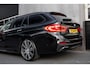BMW 5-Serie Touring 520d 191 pk High Executive M-Sportpakket / BTW-Auto/ Pano-Dak/ Harman&Kardon/ Camera/ Leder/ Sport-Stoelen/ Stoel.Verw/ Lucht-Vering/ 20'' LMV