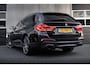 BMW 5-Serie Touring 520d 191 pk High Executive M-Sportpakket / BTW-Auto/ Pano-Dak/ Harman&Kardon/ Camera/ Leder/ Sport-Stoelen/ Stoel.Verw/ Lucht-Vering/ 20'' LMV
