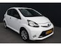 Toyota Aygo 1.0 VVT-i Now - AIRCO - NAVIGATIE - APK 11-26 - PDC - 5-DEURS