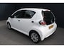 Toyota Aygo 1.0 VVT-i Now - AIRCO - NAVIGATIE - APK 11-26 - PDC - 5-DEURS