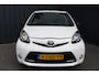 Toyota Aygo 1.0 VVT-i Now - AIRCO - NAVIGATIE - APK 11-26 - PDC - 5-DEURS