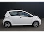 Toyota Aygo 1.0 VVT-i Now - AIRCO - NAVIGATIE - APK 11-26 - PDC - 5-DEURS