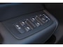 Volvo XC60 T6 Recharge AWD Plus Dark - LONG RANGE - Panorama/schuifdak - IntelliSafe Assist & Surround - 360º Camera - Harman/Kardon audio - Adaptieve LED koplampen - Verwarmde voorstoelen, stuur & achterbank - Parkeersensoren voor & achter - Elektr. bedienb. voorstoelen met geheugen - Head up display - Draadloze tel. lader - Extra getint glas - Elektr. inklapbare trekhaak - 19' LMV