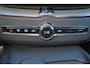 Volvo XC60 T6 Recharge AWD Plus Dark - LONG RANGE - Panorama/schuifdak - IntelliSafe Assist & Surround - 360º Camera - Harman/Kardon audio - Adaptieve LED koplampen - Verwarmde voorstoelen, stuur & achterbank - Parkeersensoren voor & achter - Elektr. bedienb. voorstoelen met geheugen - Head up display - Draadloze tel. lader - Extra getint glas - Elektr. inklapbare trekhaak - 19' LMV
