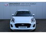 Ford Puma 1.0-125pk EcoBoost Mild-Hybrid Titanium. Fabr. garantie t/m 24-03-2029 ! Eén van de fijnst rijdende auto in z'n klasse ! Autm. airco, stoel-, stuur- en voorraamverw., cruise control, LED verl., navigatie, telefoonvoorb., DAB radio, Apple carplay/Android auto etc.