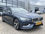 Volvo V60 2.0 T6 Recharge 340 pk AWD Inscription Trekhaak Panoramadak Pilot Assist ACC Tailored Wool Bekleding Exterior Styling Kit 19 Inch Elec. Stoelen Camera PDC Harman Kardon Contourstoelen Plug in Hybride NL Auto 1e Eigenaar