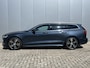 Volvo V60 2.0 T6 Recharge AWD Inscription Trekhaak Panoramadak Harman Kardon Audio Pilot Assist ACC Exterior Styling Kit 19 Inch Velgen Elektrische Stoelen Camera Parkeersensoren Contourstoelen Plug in Hybride NL Auto