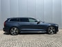 Volvo V60 2.0 T6 Recharge AWD Inscription Trekhaak Panoramadak Harman Kardon Audio Pilot Assist ACC Exterior Styling Kit 19 Inch Velgen Elektrische Stoelen Camera Parkeersensoren Contourstoelen Plug in Hybride NL Auto