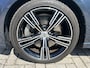 Volvo V60 2.0 T6 Recharge AWD Inscription Trekhaak Panoramadak Pilot Assist ACC Tailored Wool Bekleding Exterior Styling Kit 19 Inch Elec. Stoelen Camera PDC Harman Kardon Contourstoelen Plug in Hybride NL Auto 1e Eigenaar