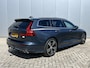 Volvo V60 2.0 T6 Recharge AWD Inscription Trekhaak Panoramadak Harman Kardon Audio Pilot Assist ACC Exterior Styling Kit 19 Inch Velgen Elektrische Stoelen Camera Parkeersensoren Contourstoelen Plug in Hybride NL Auto
