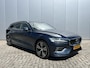 Volvo V60 2.0 T6 Recharge AWD Inscription Trekhaak Panoramadak Harman Kardon Audio Pilot Assist ACC Exterior Styling Kit 19 Inch Velgen Elektrische Stoelen Camera Parkeersensoren Contourstoelen Plug in Hybride NL Auto