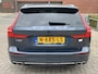 Volvo V60 2.0 T6 Recharge 340 pk AWD Inscription Trekhaak Panoramadak Pilot Assist ACC Tailored Wool Bekleding Exterior Styling Kit 19 Inch Elec. Stoelen Camera PDC Harman Kardon Contourstoelen Plug in Hybride NL Auto 1e Eigenaar