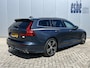 Volvo V60 2.0 T6 Recharge AWD Inscription Trekhaak Panoramadak Pilot Assist ACC Tailored Wool Bekleding Exterior Styling Kit 19 Inch Elec. Stoelen Camera PDC Harman Kardon Contourstoelen Plug in Hybride NL Auto 1e Eigenaar