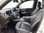Mercedes-Benz GLB 200 Business Solution Luxury | Trekhaak | Achteruitrijcamera | DAB | Elektrische achterklep | Sfeerverlichting | Inclusief 24 maanden MB Certified garantie voor Europa.