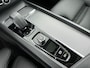 Volvo XC60 T6 Recharge Plus Dark | 19" | 360 Camera | Trekhaak | Elektrisch verstelbare stoelen | Stoel/stuur/achterbank verwarming | Adaptieve cruise | BLIS