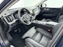 Volvo XC60 T6 Recharge Plus Dark | 19" | 360 Camera | Trekhaak | Elektrisch verstelbare stoelen | Stoel/stuur/achterbank verwarming | Adaptieve cruise | BLIS