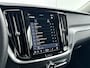 Volvo V60 T6 Recharge Essential | 18" | Trekhaak | Stoel/stuurverwarming | Getint glas | Parkeerverwarming | Parkeercamera | Parkeersensoren V+A