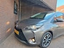 Toyota Yaris 1.5 Hybrid Design Red Navigatie / Achteruitrijcamera / Cruise Controle / Bluetooth /