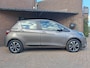 Toyota Yaris 1.5 Hybrid Design Red Navigatie / Achteruitrijcamera / Cruise Controle / Bluetooth /