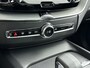 Volvo XC60 T6 Recharge Ultimate Bright | 21" | Luchtvering | Panoramadak | Head-up | Harman Kardon | Elektr. verst. stoelen | Adaptieve cruise | BLIS | Full LED AUTOMATIC | Chroom delen exterieur | Elektrisch glazen panorama-dak | Keyless entry | Koplampen adaptief | Lichtmetalen velgen 5-spaaks 21" | Parkeersensor achter | Parkeersensor voor | Audio installatie premium | Head-up display | Navigatiesysteem full m