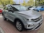 Volkswagen T-Roc 1.5 TSI Style / Panorama dak / Cockpit Pro / IQ light / Stoel verwarming / Camera