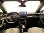 Peugeot 2008 1.2 Hybrid 136 Allure | Navigatie/Android/Apple Carplay | LM Velgen 17" | Cruise Control Adaptief | Parkeersensoren Voor en Achter + Camera | DAB | Airco |