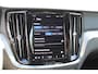 Volvo V60 2.0 T6 Plug-in hybrid AWD Plus Dark | 360graden rondomzicht camera| Semi elektrische trekhaak| Harman/Kardon premium audio | Geheugenfunctie voorstoelen | Stoelverwarming | Stuurwielverwarming